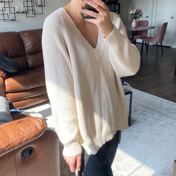 Express V Neck Cable Knit Cream Hilow 